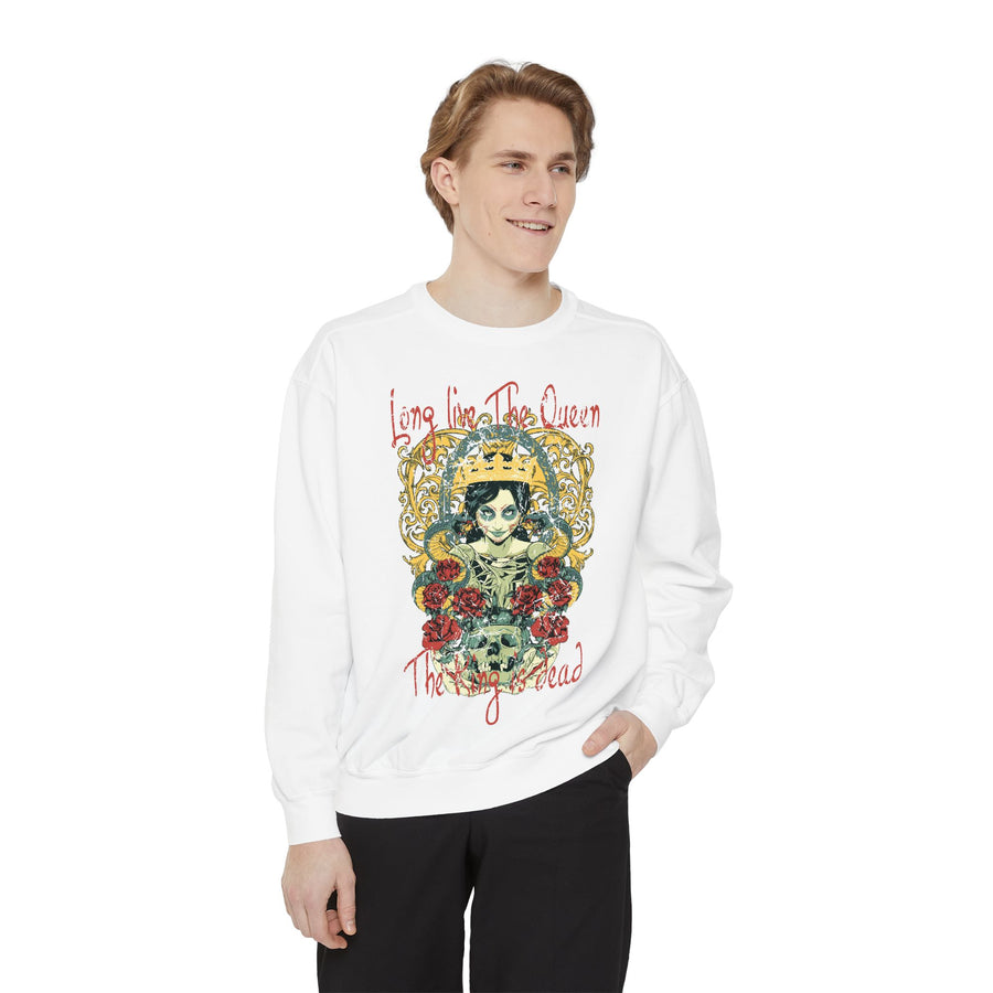 Vintage Queen Sweatshirt, Cozy Streetwear, Gift for Her, Statement Piece, Graphic Pullover for Fall Style