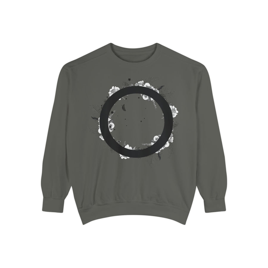 Minimalist Garment-Dyed Sweatshirt, Cozy Unisex Hoodie, Casual Streetwear, Perfect for Layering, Gift for Any Occasion, Relaxed Fit