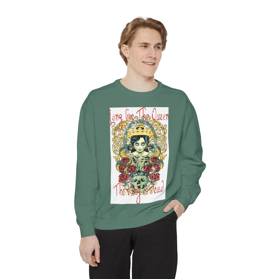 Vintage Queen Sweatshirt, Cozy Streetwear, Gift for Her, Statement Piece, Graphic Pullover for Fall Style