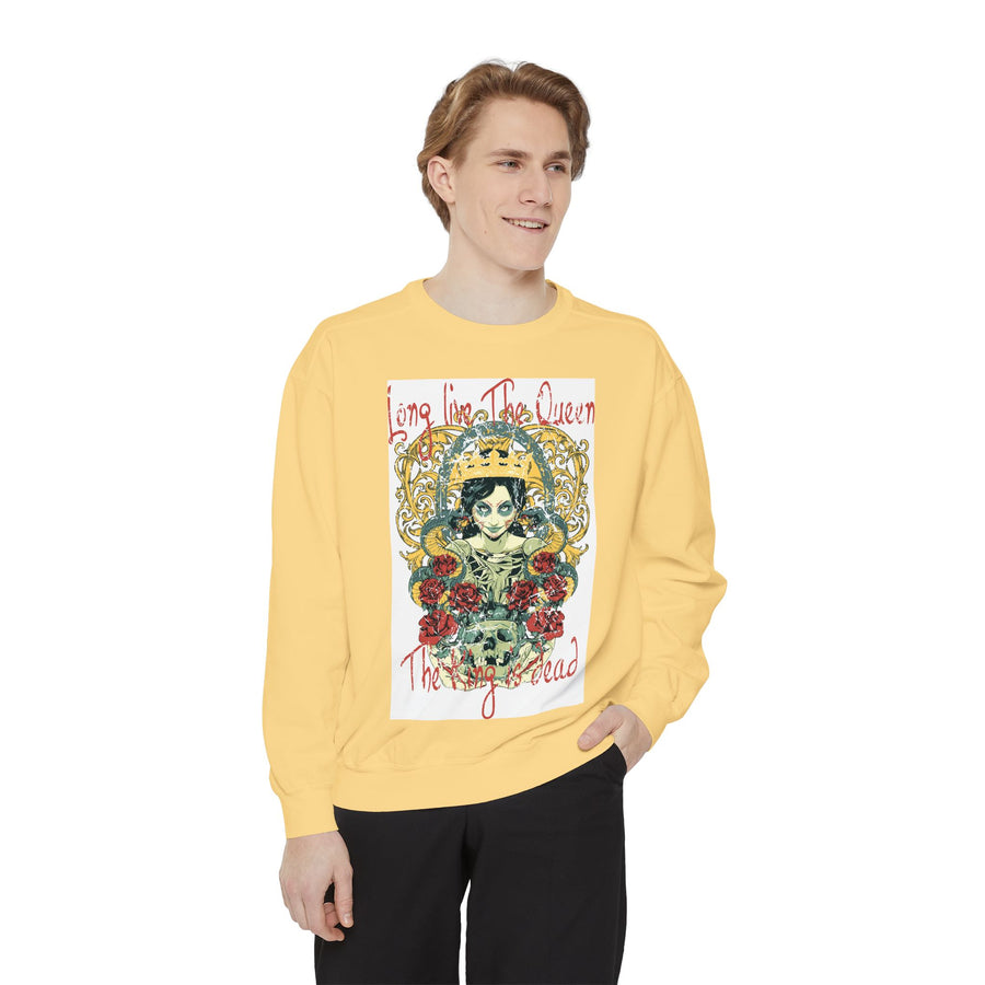 Vintage Queen Sweatshirt, Cozy Streetwear, Gift for Her, Statement Piece, Graphic Pullover for Fall Style