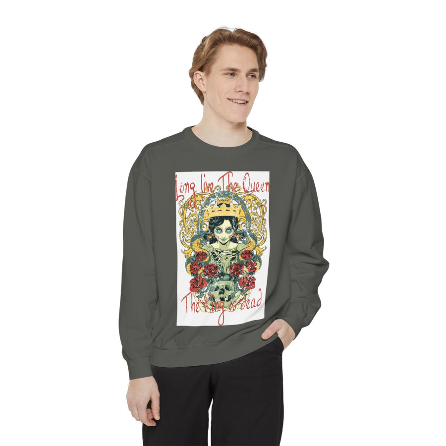 Vintage Queen Sweatshirt, Cozy Streetwear, Gift for Her, Statement Piece, Graphic Pullover for Fall Style