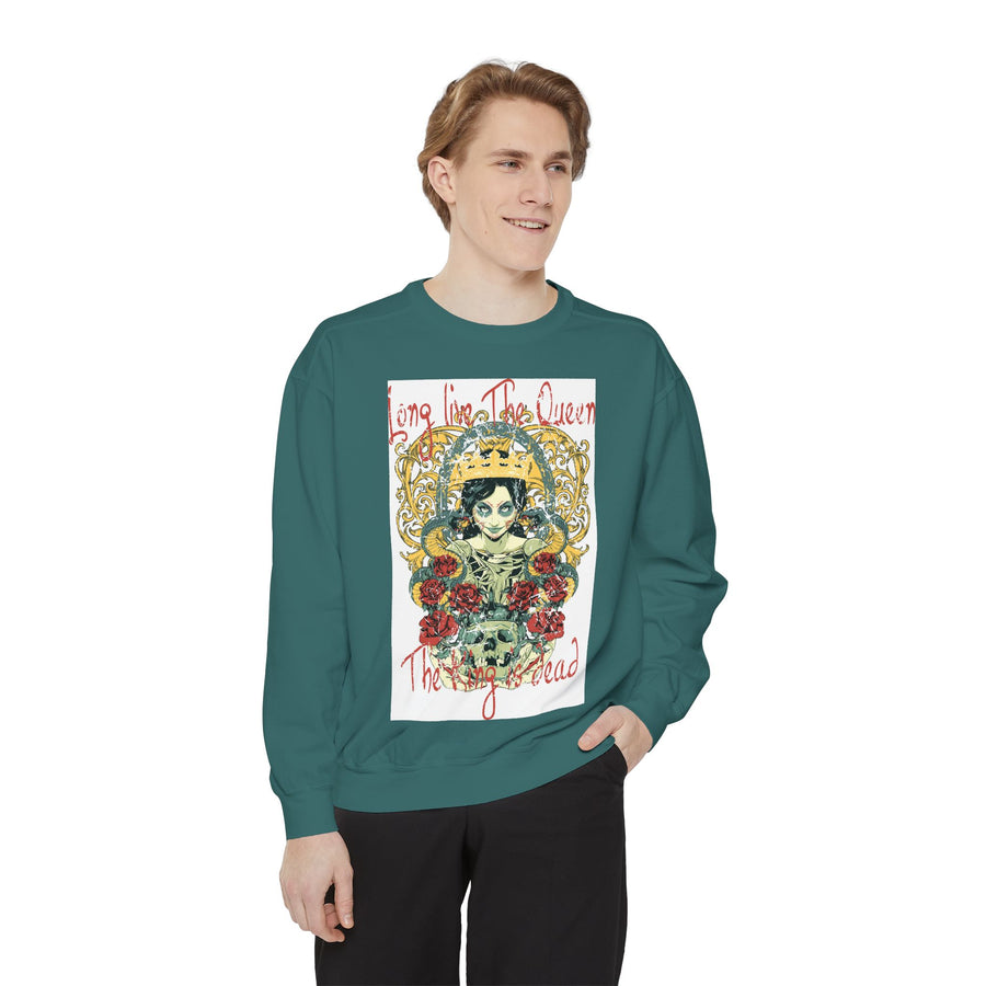 Vintage Queen Sweatshirt, Cozy Streetwear, Gift for Her, Statement Piece, Graphic Pullover for Fall Style