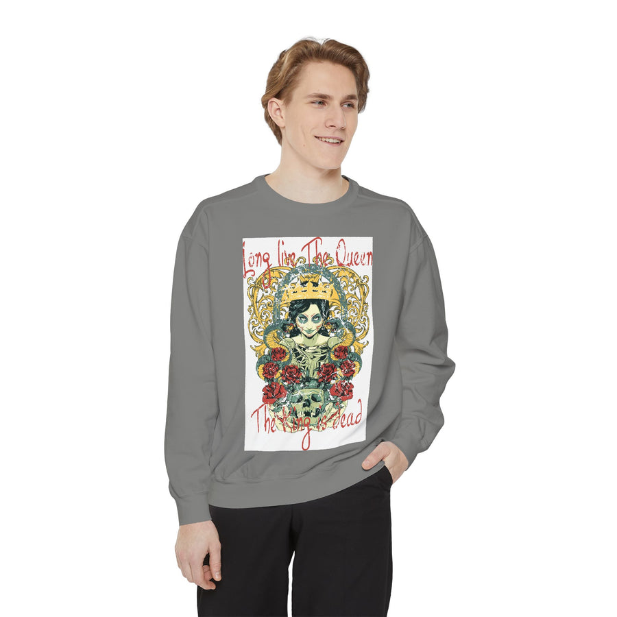 Vintage Queen Sweatshirt, Cozy Streetwear, Gift for Her, Statement Piece, Graphic Pullover for Fall Style